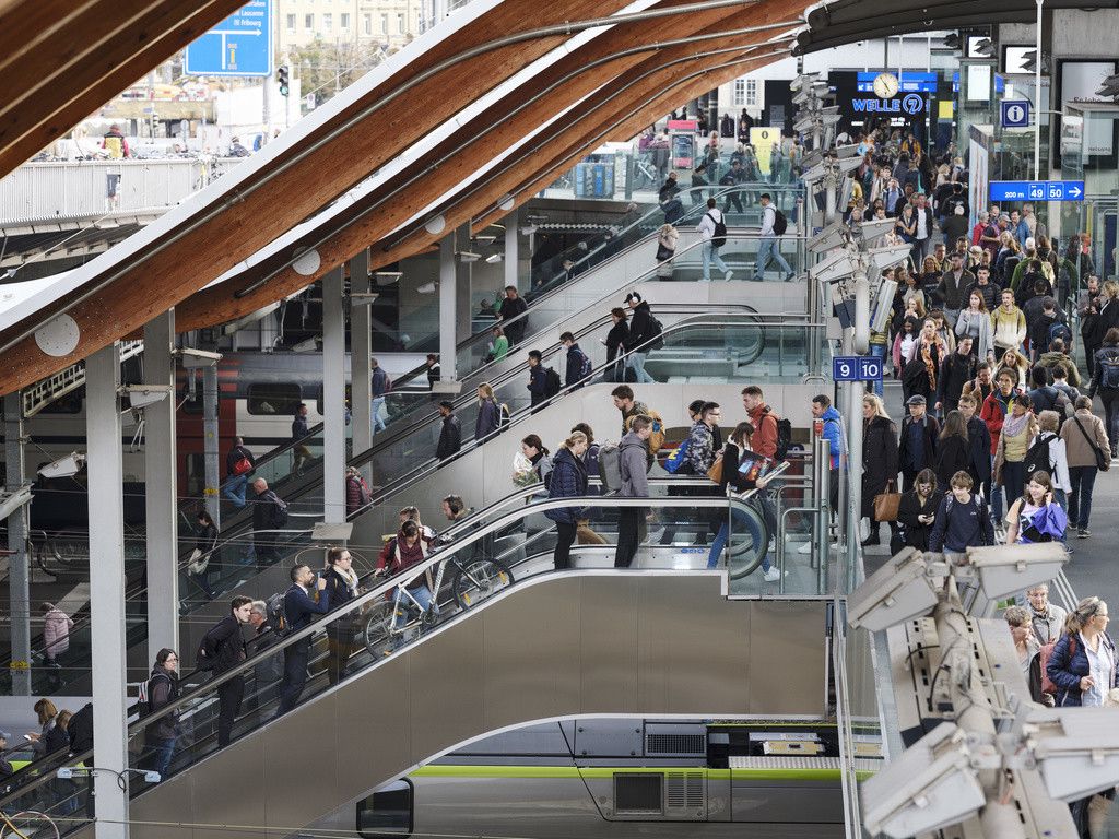 Ce jeudi midi, une dispute au couteau a éclaté en pleine gare de Berne entre différentes femmes (photo d’illustration).