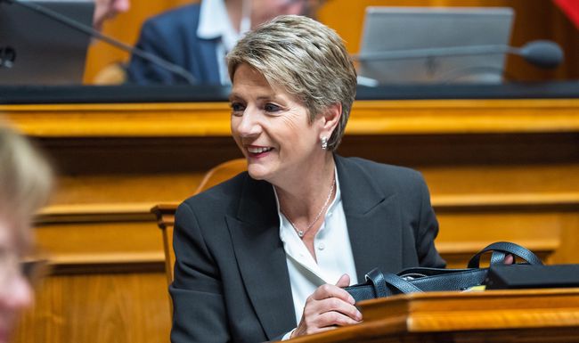 Finanzministerin Karin Keller-Sutter trainiert seit eineinhalb Jahren in einem Berner Boxclub in der Kochergasse.