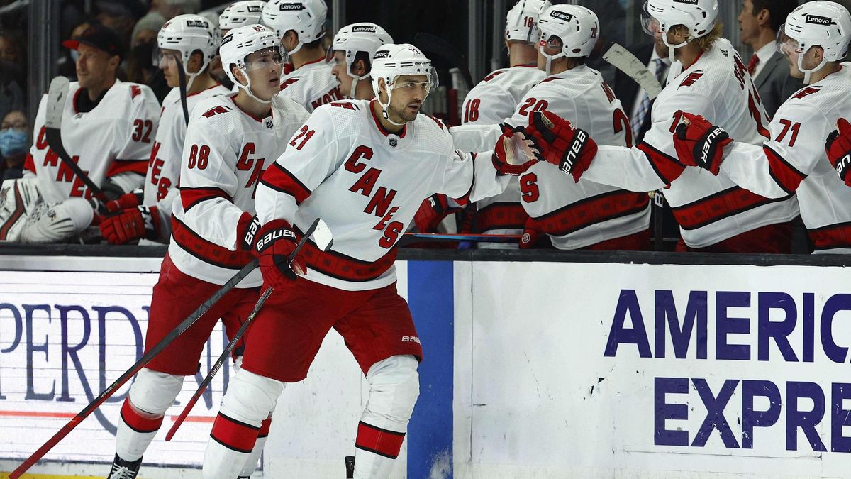 Hockey sur glace Nino Niederreiter brille avec les Hurricanes Le Matin