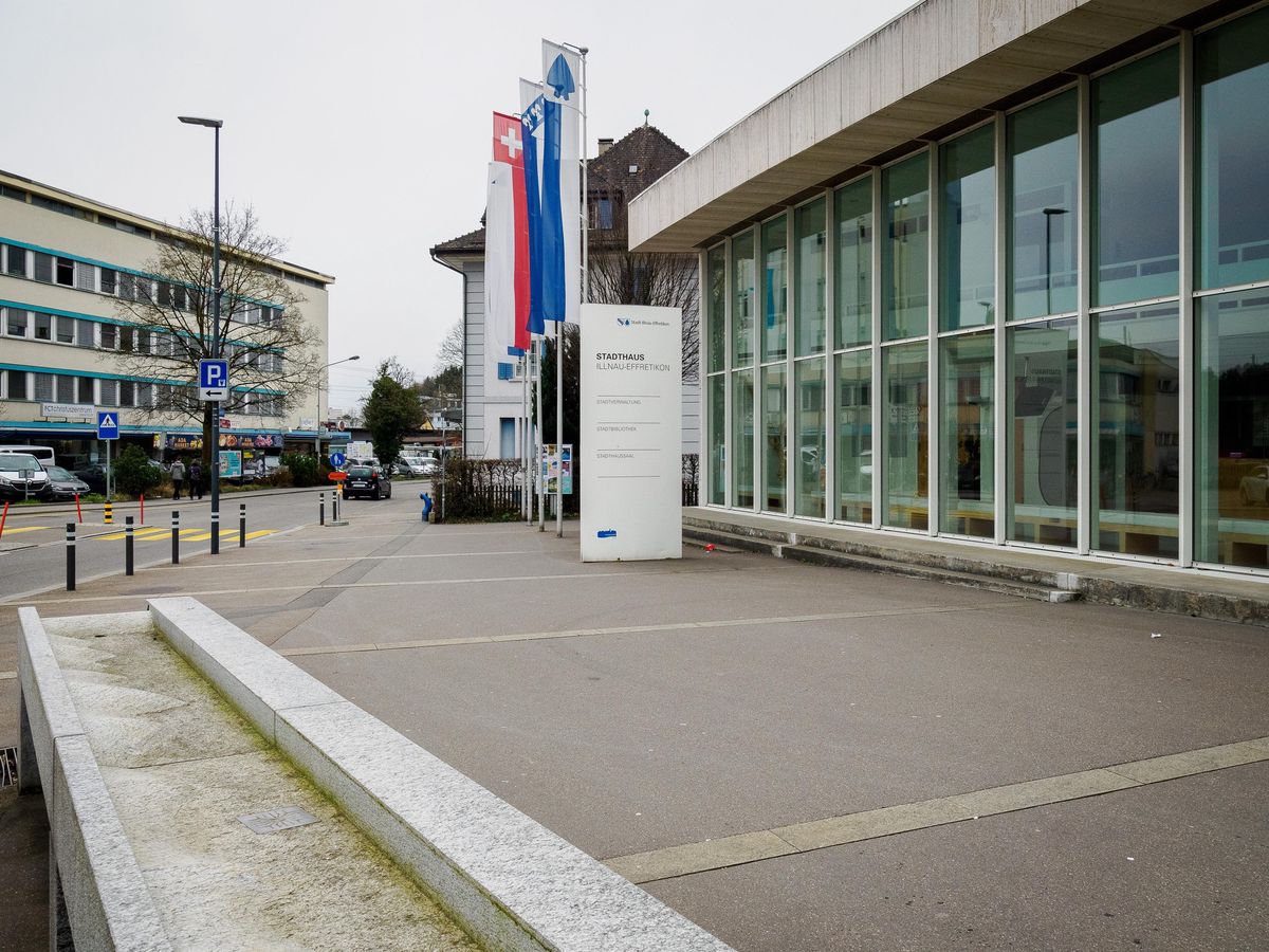 Effretikon: Ansichten des Stadthauses. Foto: Enzo Lopardo.