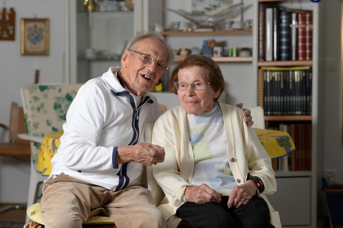 Résidant à l'EMS des Bosquets à Burier, Arnold, bientôt 101 ans et son épouse Lucile, bientôt 103 ans ont fêté leur 76 ans de mariage le 30 mars dernier. 