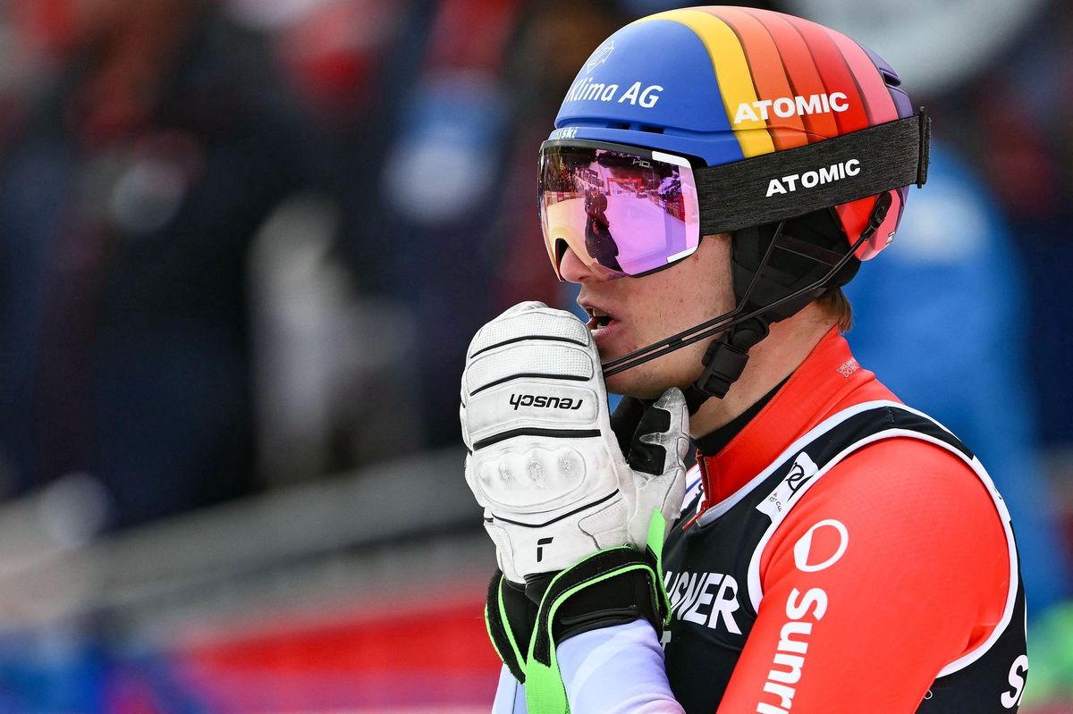 Tanguy Nef de Suisse arrive dans la zone d’arrivée lors du Slalom masculin de la Coupe du Monde de ski alpin FIS à Wengen, 19 janvier 2025.