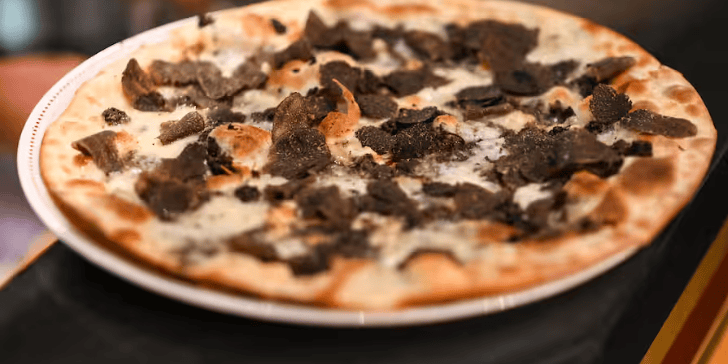 Edel-Pizza-Die-Margherita-kostet-36-Franken-In-diesem-Luxushotel-gibts-jetzt-Pizza-la-Flavio-Briatore