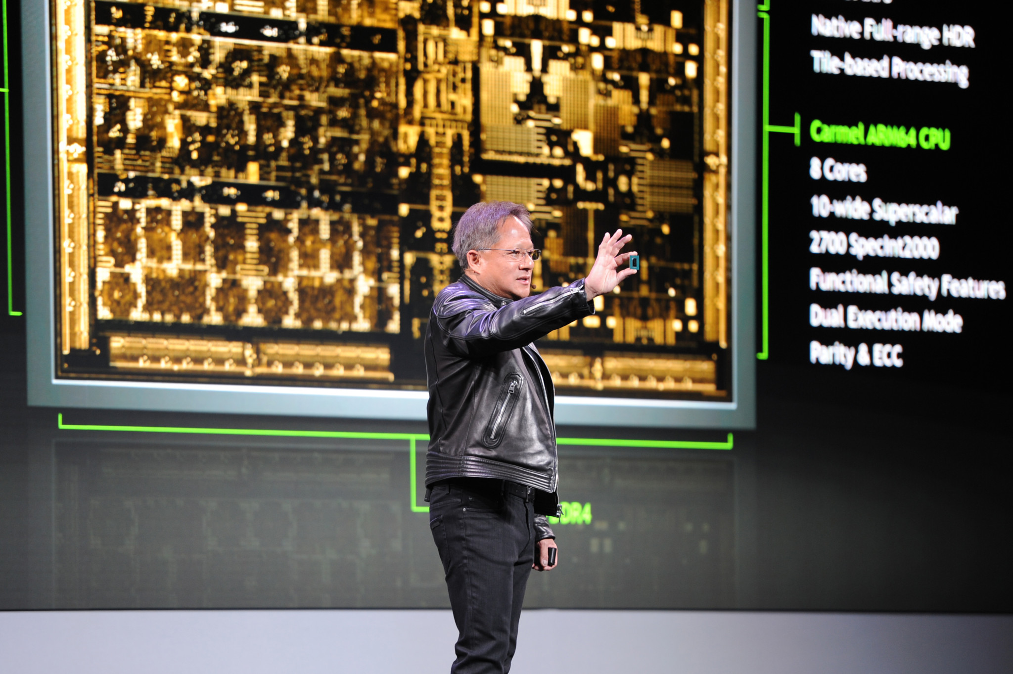 En début de semaine, accueilli en rock star au salon Computex de Taïwan, Jensen Huang dévoilait que son groupe Nvidia ne comptait pas s’arrêter en si bon chemin. Il y a présenté toute une gamme de nouveaux produits dont sa nouvelle plateforme de superordinateurs IA baptisée DGX GH200.