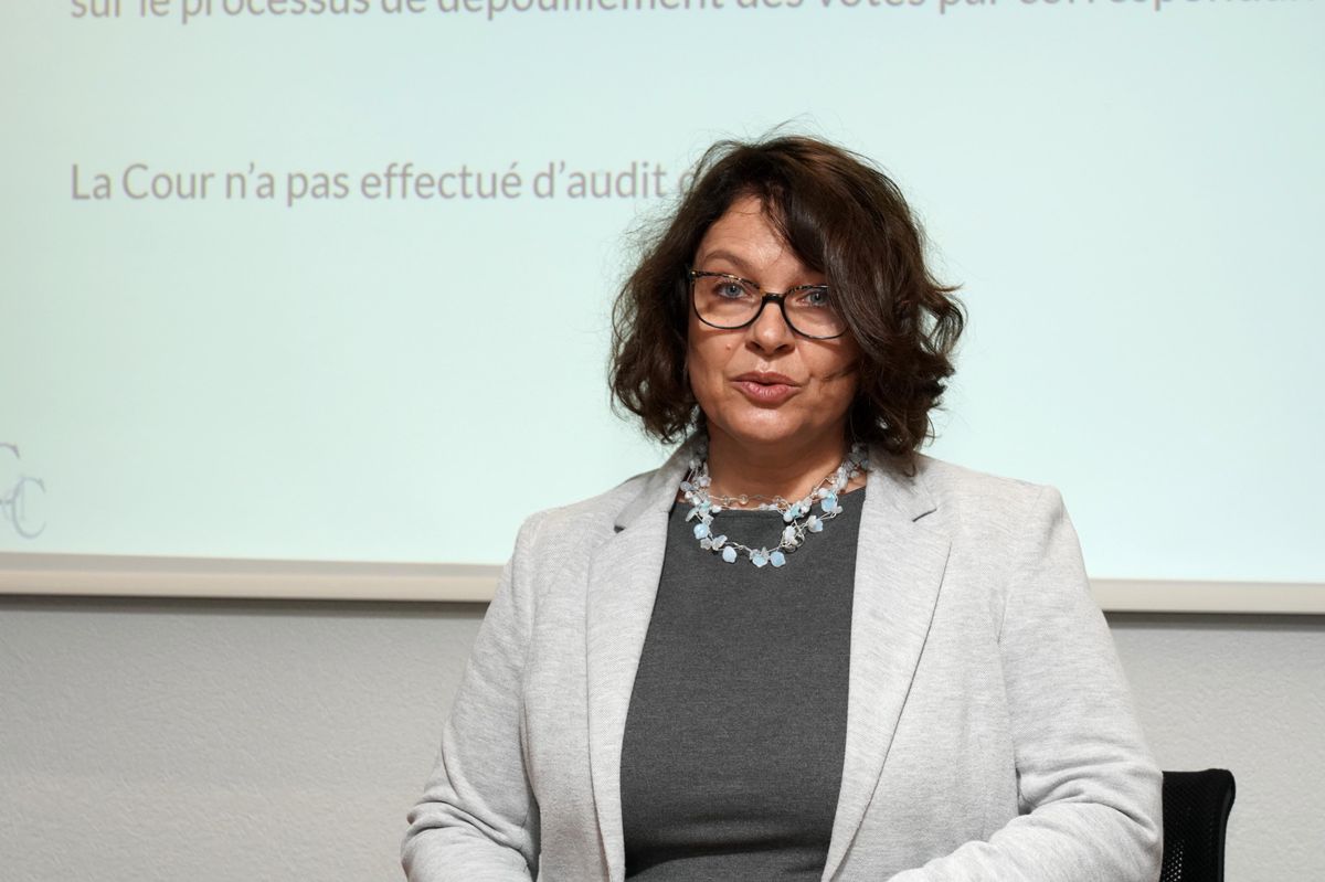 Conférence de presse de la Cour des Comptes qui a rendu compte de l’audit de légalité et de gestion relatif au traitement du vote par correspondance dans les locaux du service des votations et élections (SEV). Sophie Forster-carbonnier, magistrate titulaire.
