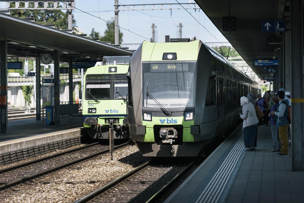 Pour des raisons de sécurité, le trafic des marchandises a été suspendu pendant plusieurs heures et le périmètre de la gare a été bouclé, a indiqué vendredi la police cantonale bernoise (photo d’illustration).