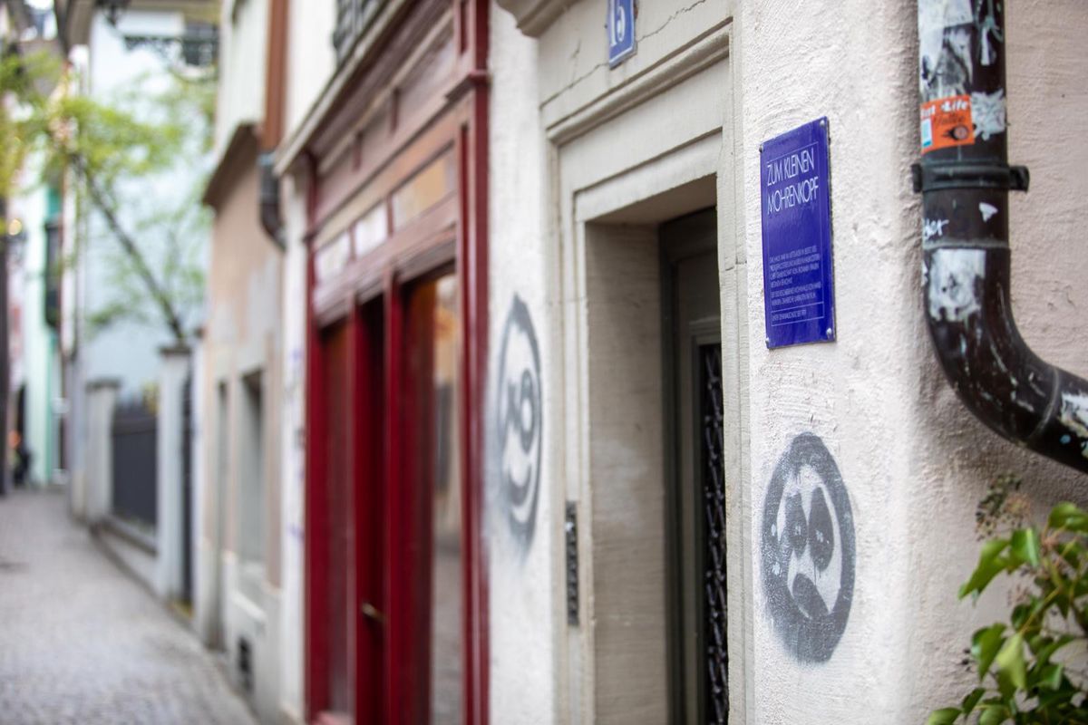 Stadt Zürich hält am Abdecken von Inschriften fest