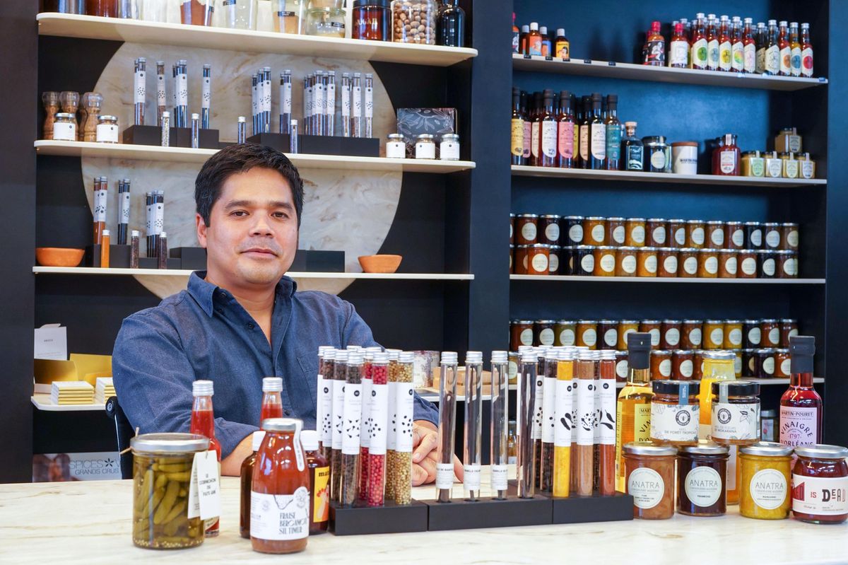 Yoann Cassam Chenaï dans son laboratoire à merveilles à Plan-les-Ouates.