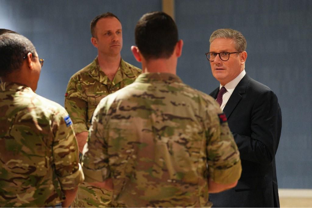 Premier ministre britannique Keir Starmer visite le siège de Palantir Technologies avec des employés de l’entreprise et du personnel militaire britannique à Washington, DC, le 27 février 2025.