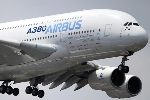 La demande est telle qu'Airbus a décidé d'accélérer la cadence de production de ses moyen-courriers A320 de 42 par mois actuellement à 46 au deuxième trimestre de 2016.