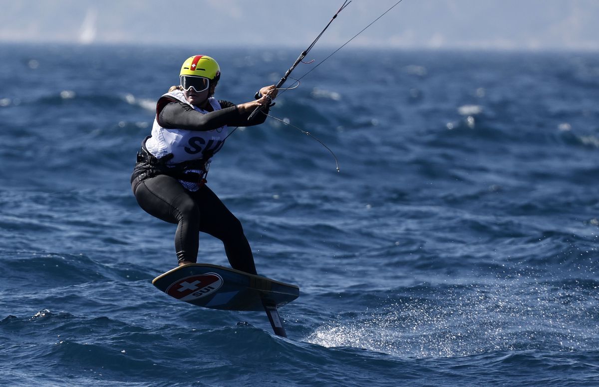 epa11526195 Elena Lengwiler of Switzerland competes in the Women Kite opening series race of the Sailing competitions in the Paris 2024 Olympic Games, at the Marseille Marina in Marseille, France, 04 August 2024.  EPA/SEBASTIEN NOGIER