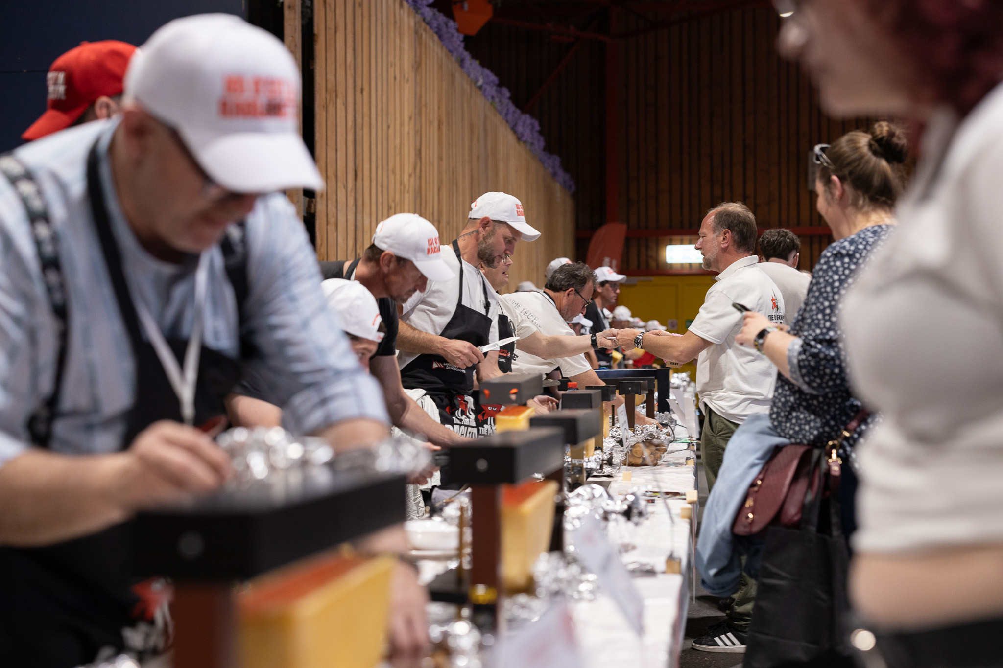 Soirée festive en Valais: Le record de la plus grande raclette du monde a de nouveau été battu à Martigny