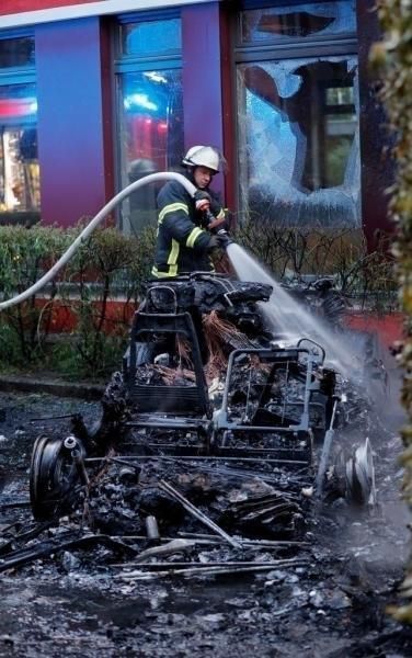 06.07 La police a annoncé ce jeudi en fin de soirée que 76 de ses agents avaient été blessés lors de heurts avec des manifestants à Hambourg, avant la tenue d'un sommet du G20 dans la ville.