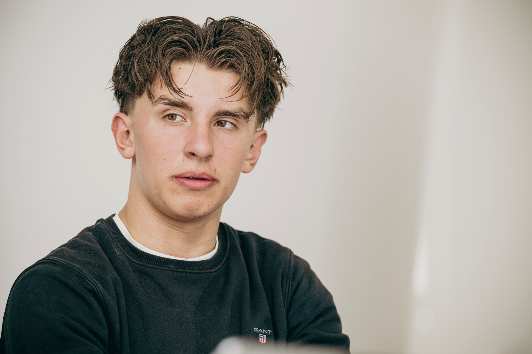 Max Zellweger, 16-jähriger Schüler aus Neftenbach, beim Roundtable-Gespräch über KI in der Schule in Zürich.