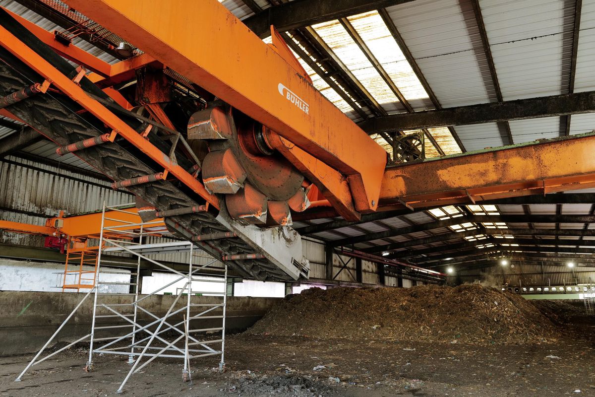 Genève, le 16 mars 2023.  Site de Châtillon, exploité par SIG, à Bernex. Traitement et valorisation des déchets. Halle Wendelin compostage. 