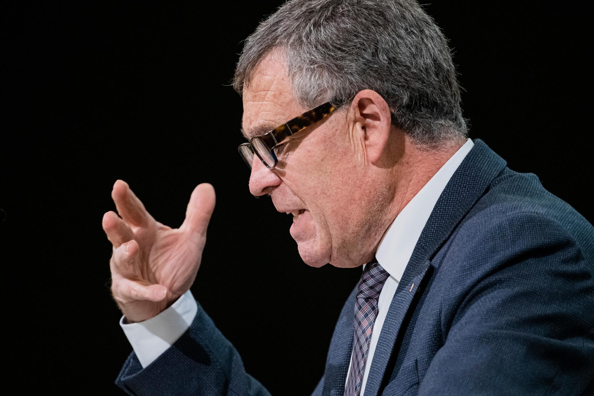 Knapp bei Kasse. Finanzdirektor Ernst Stocker (SVP) sieht schwierige Zeiten auf sich und den Finanzhaushalt zukommen.