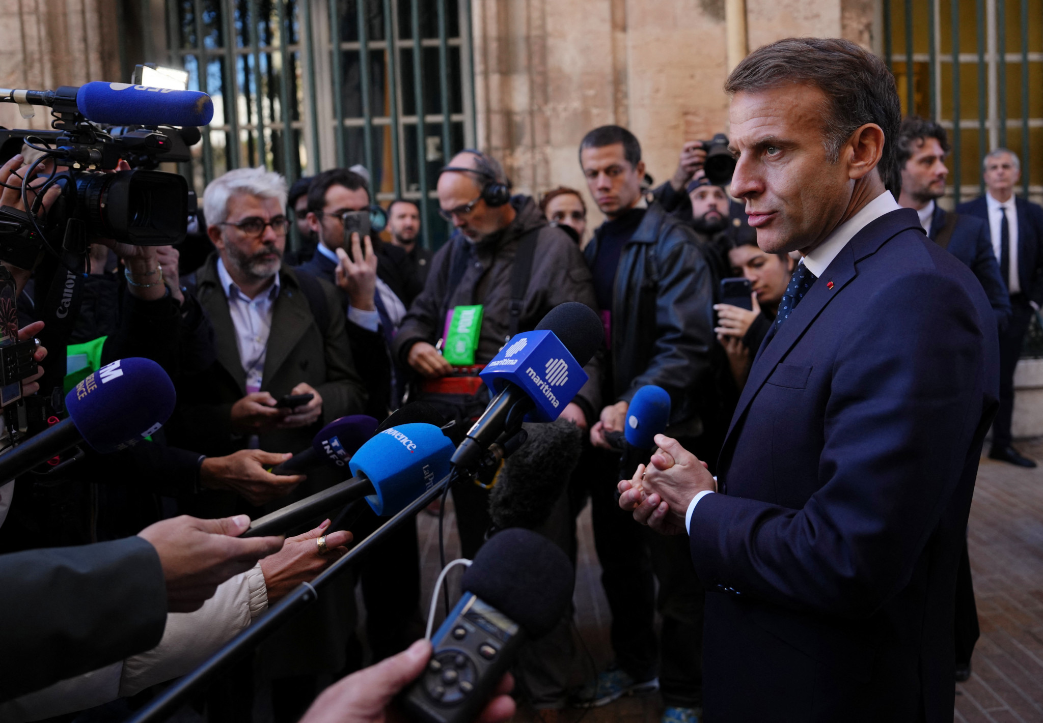 Image accompagnant « Manifestation du 31 octobre: Emmanuel Macron annonce des tracés de cortège hors des centres-villes ».