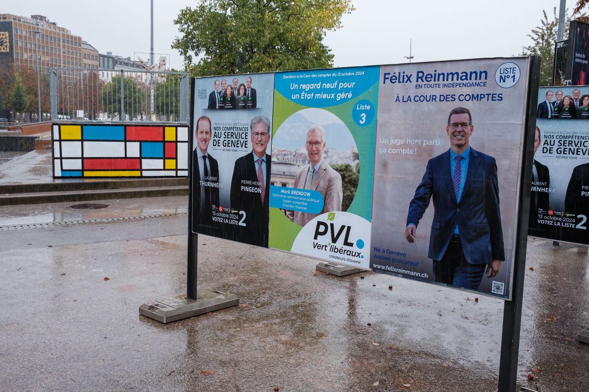 Affiches électorales des partis en Suisse, Genève, pour le deuxième tour de l’élection des magistrats à la cour des comptes, le 8 octobre 2024.