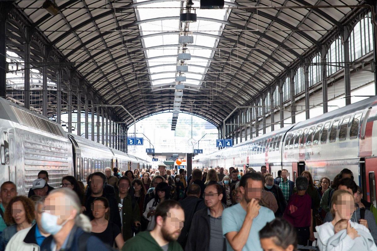 Un logiciel permet de repérer les porteurs de masques dans nos gares. Et ils sont plutôt rares.