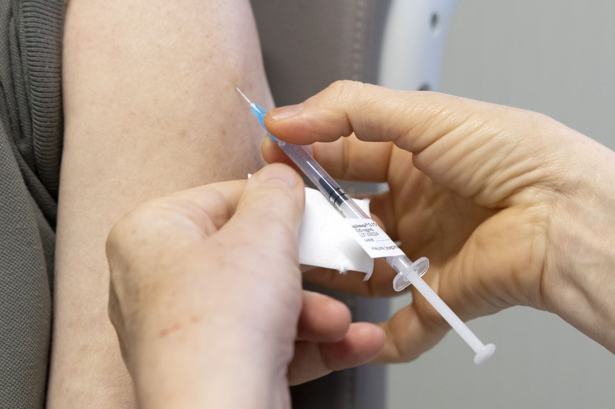 Bac Dung receives a dose of the new Moderna Spikevax mRNA COVID 19 vaccine at the centre of the Geneva University Hospitals (HUG) who opened for the population the forth dose booster COVID, in Geneva, Switzerland, Monday, October 10, 2022. The forth dose booster is available for all persons with the new Moderna Spikevax mRNA COVID 19 vaccines. (KEYSTONE/Salvatore Di Nolfi)