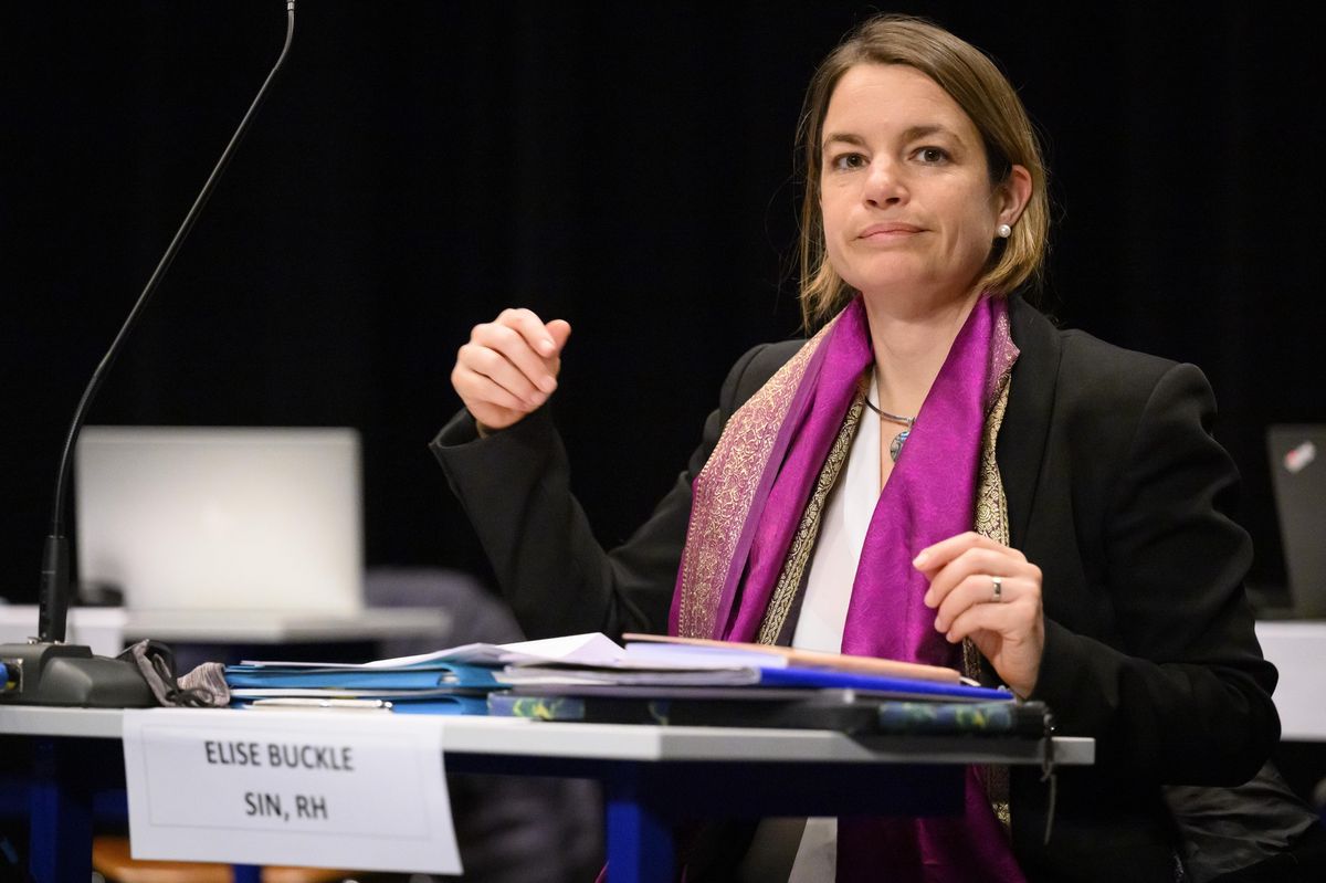 Elise Buckle se respecterait pas la convention signée devant le Ministère public il y a un mois. Un manquement dénoncé fermement par ses collègues municipaux.