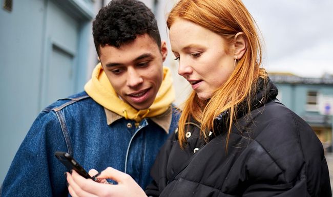 Apps können mit gezielten Fragespielen, Anregungen und Tipps die Partnerschaft stärken.