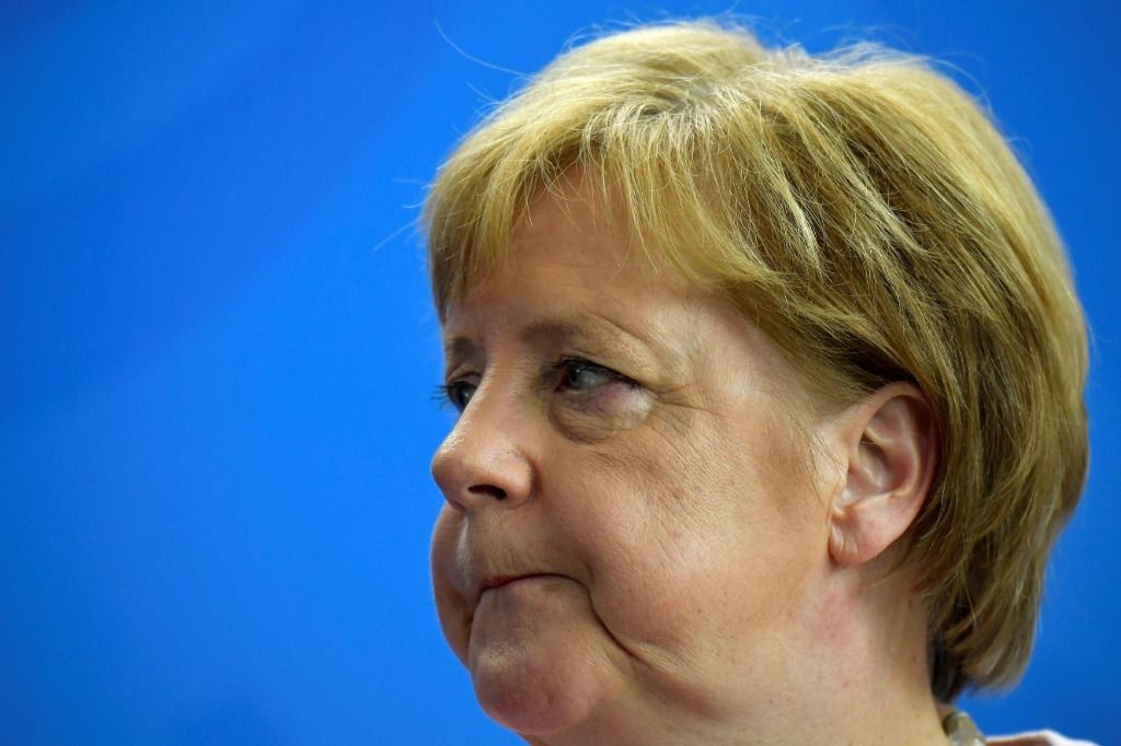 Merkel prise d'un malaise en pleine cérémonie