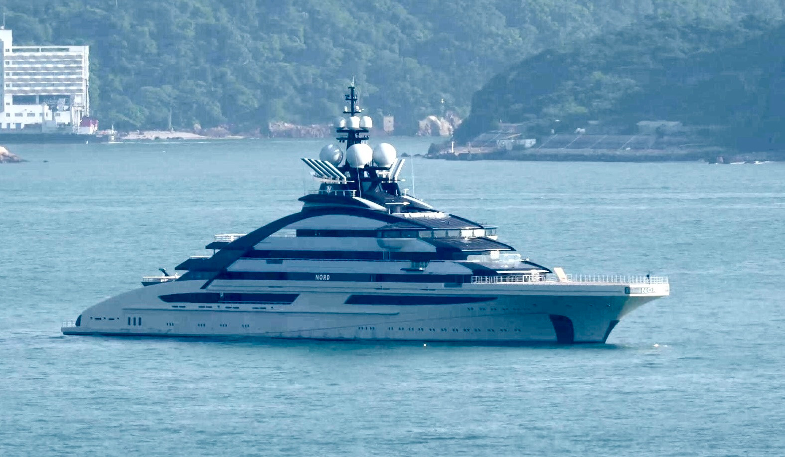 Krieg im Iran: Russische Oligarchenjacht passiert Strasse von Hormuz – trotz Blockade