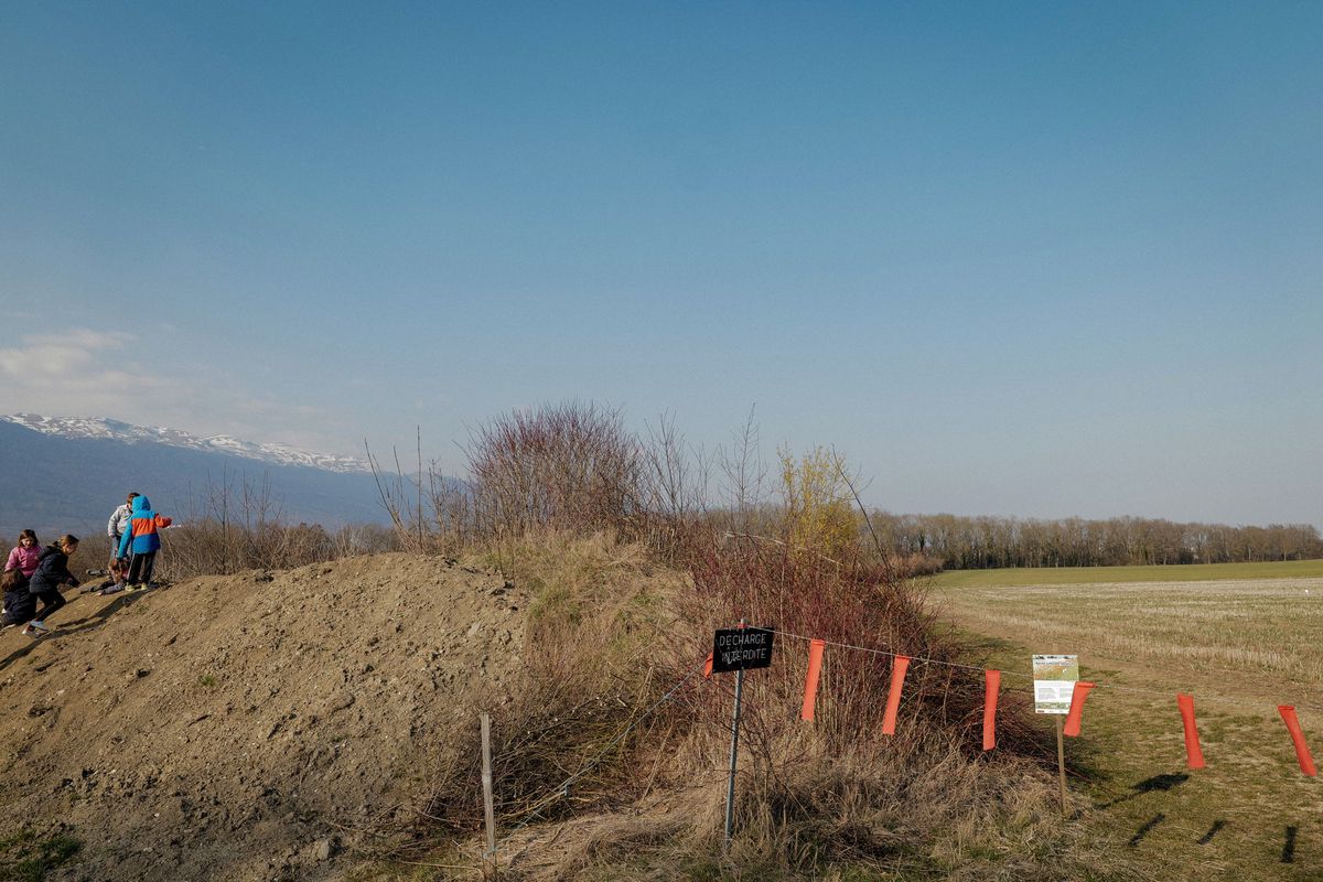 6 mars 2022. Satigny. Rassemblement contre la décharge des mâchefers, "Non aux déchets toxiques", 38, rtes du Moulin Fabry à Satigny.  Une partie du champs en question. Photo: LAURENT GUIRAUD