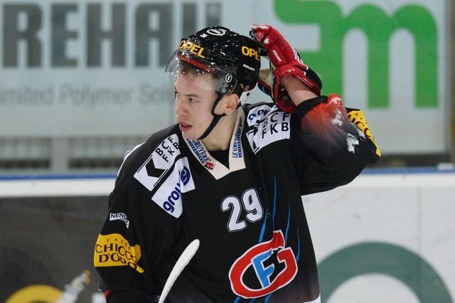 HOCKEY SUR GLACE Une première pour Kamerzin Le Matin