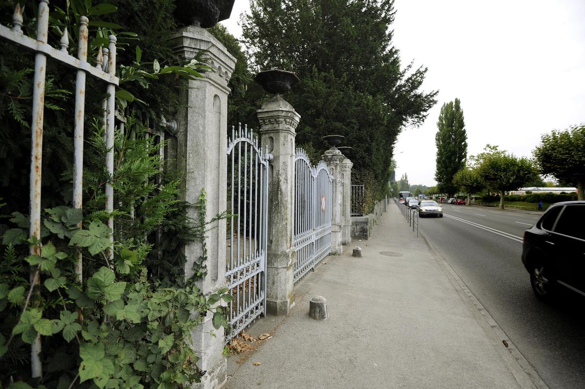 L’entrée de la villa, au 18, quai de Cologny .