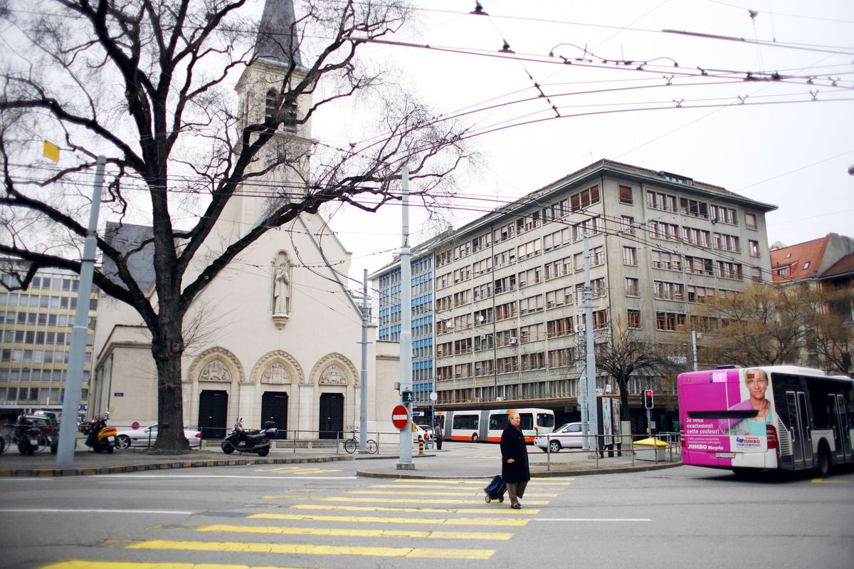 La place des Eaux-Vives est en chantier depuis jeudi, pour une durée de 5 à 6 semaines.
