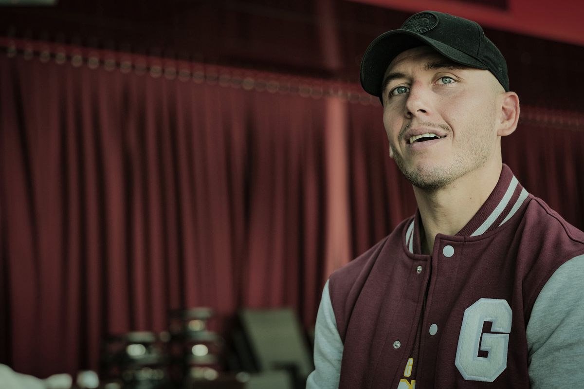 Genève, le  5 octobre 2023. Ce jeudi matin à la patinoire des Vernets, rencontre avec Eliot Berthon, hockeyeur du Ge/Servette, après son entraînement.