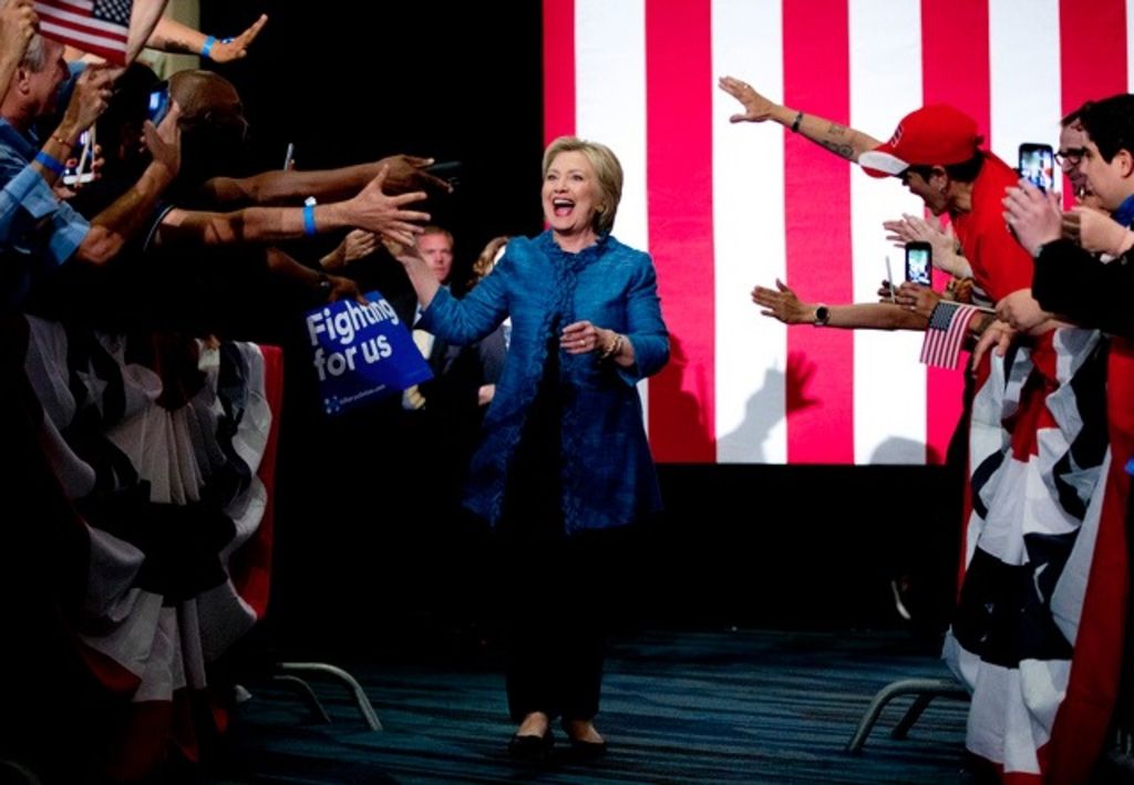 Super Tuesday: Trump et Clinton creusent l'écart