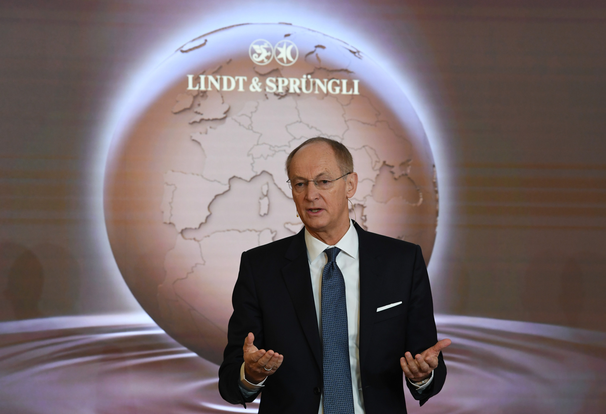 Bürohr – Wirtschaftsnews der Woche: Lindts Goldhase kostet 17 Franken – und Eier werden auch knapp