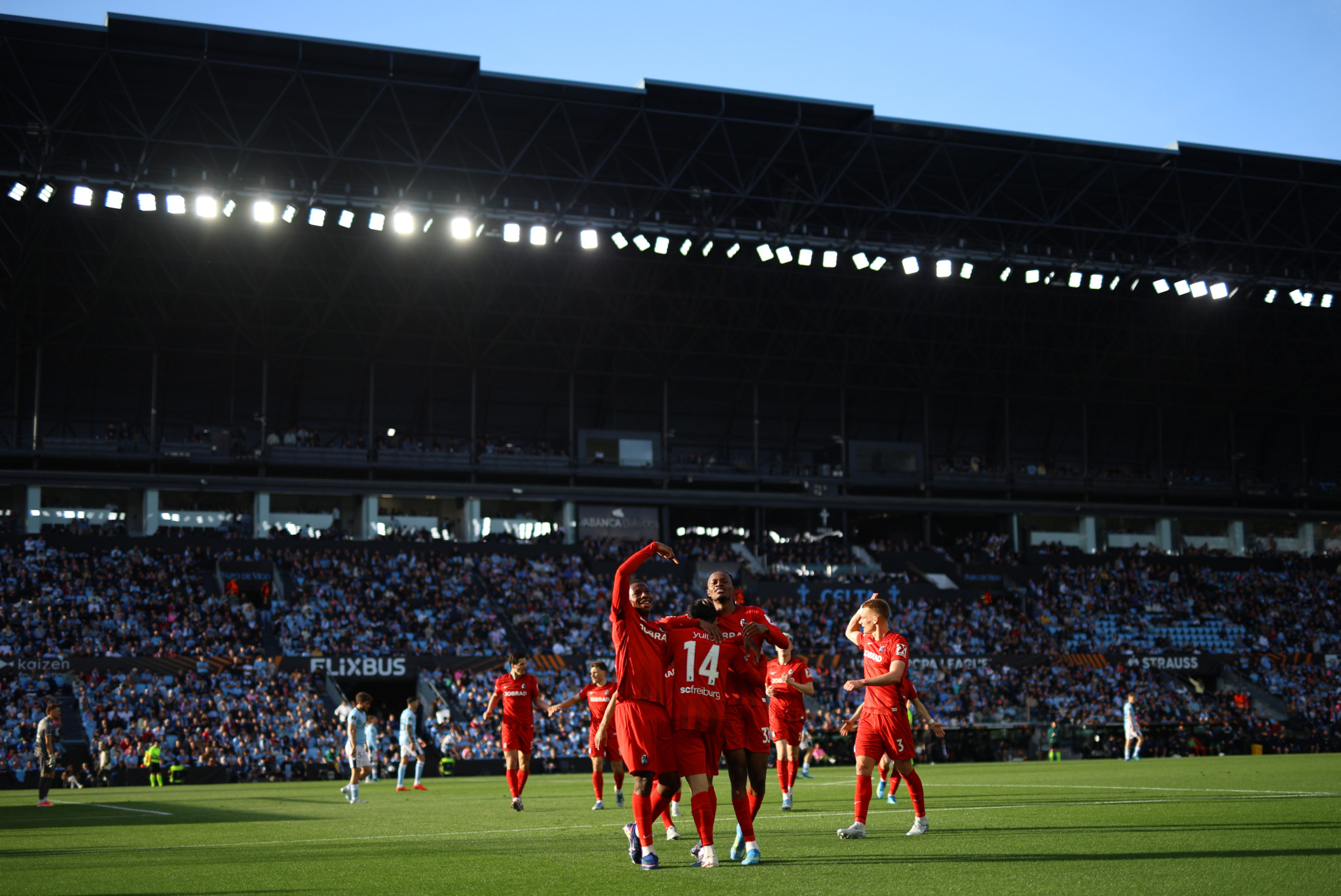 Die Reise geht weiter: Manzambi spielt sich mit Freiburg in den Halbfinal
