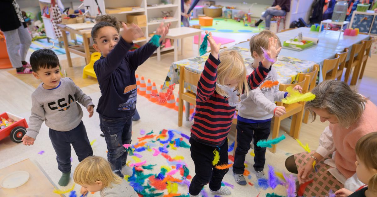 Zwischen Kita und Kindergarten: Brauchen Spielgruppen strengere Regeln