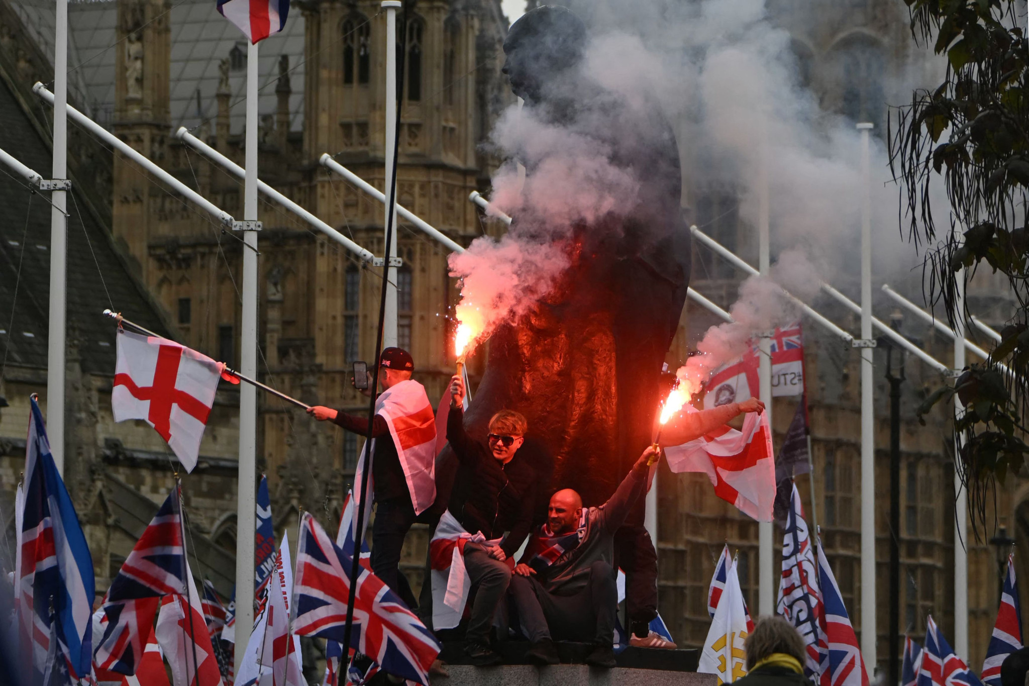 Gegensätzlichen Grossdemos in London: Rechtsextremer Aktivist zieht 60’000 Menschen an – Polizei setzt Gesichtserkennung ein