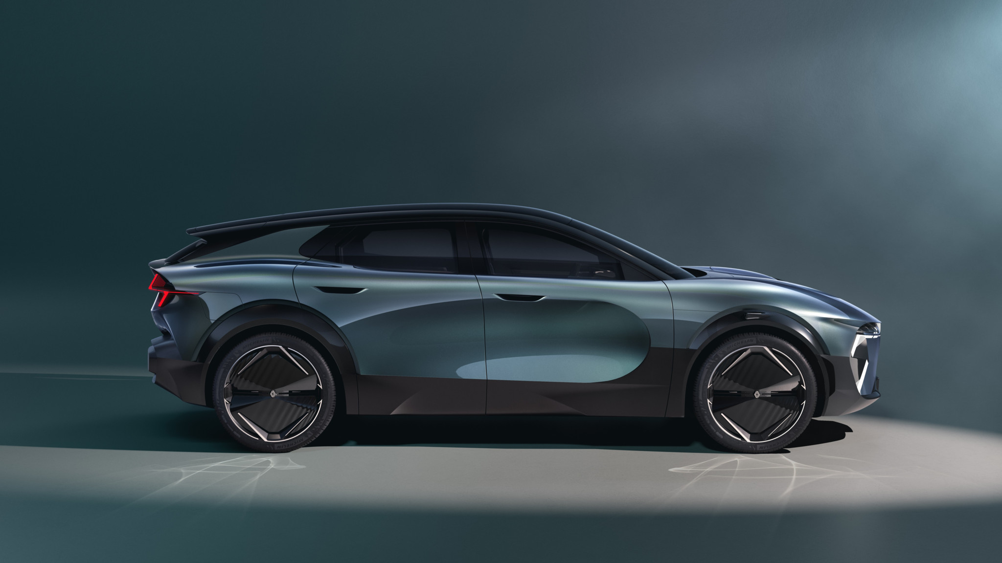 Modernes Elektroauto-Konzeptfahrzeug in Blaugrau von der Seite, Stahl und Aluminium machen 70 Prozent des Fahrzeuggewichts aus.