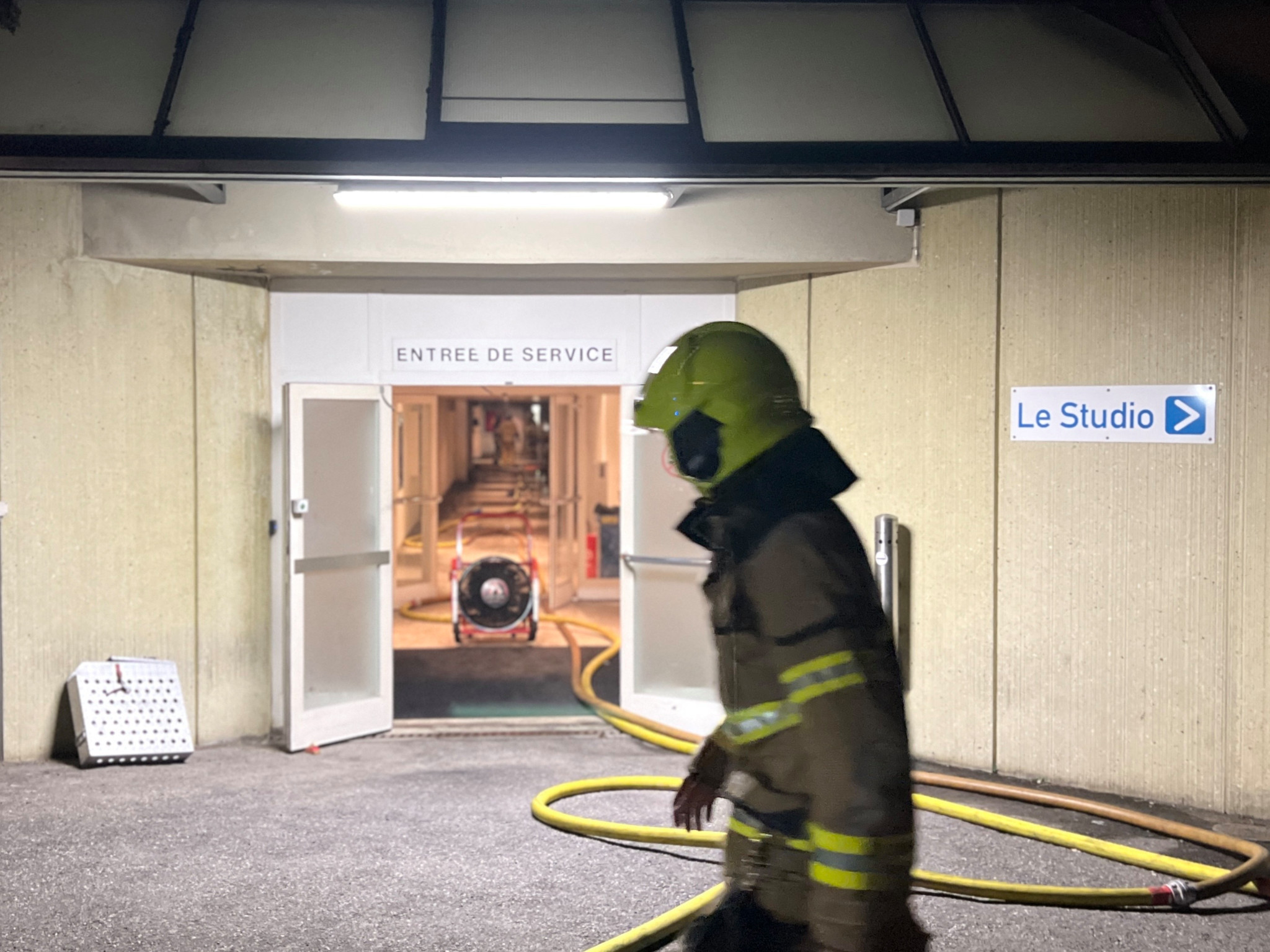 L'incendie s'est déclaré au bout de ce couloir, situé au premier niveau du bâtiment.