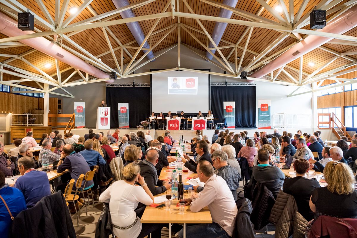 Une vue generale lors du Congres extraordinaire du parti socialiste du valais romand, PSVR, ce samedi 6 avril 2019 a Saviese. (KEYSTONE/Jean-Christophe Bott)