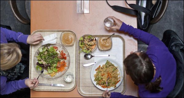 Eine Initiative verlangt, dass die städtischen Betriebe künftig auf veganes Essen setzen. 