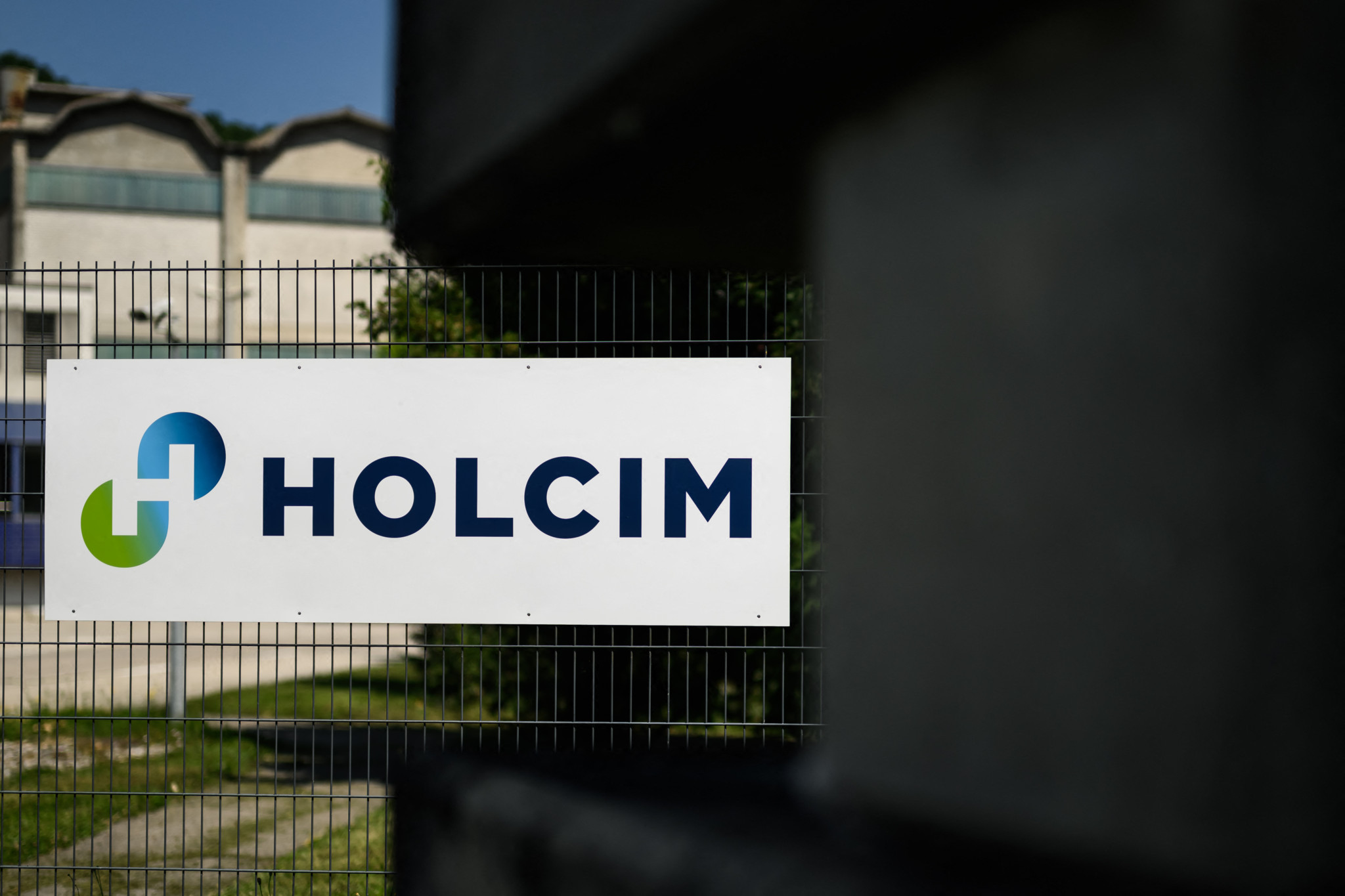 Quartalszahlen des Baustoffkonzerns: Holcim startet mit weniger Umsatz und Gewinn ins Jahr