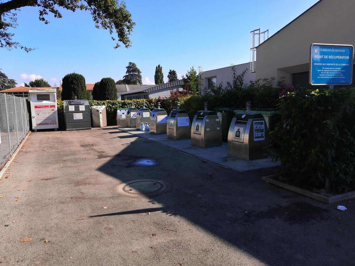 L’écopoint situé près du cimetière et de l’épicerie de Genthod est le moins respecté de la commune, selon le maire Joël Schmulowitz.