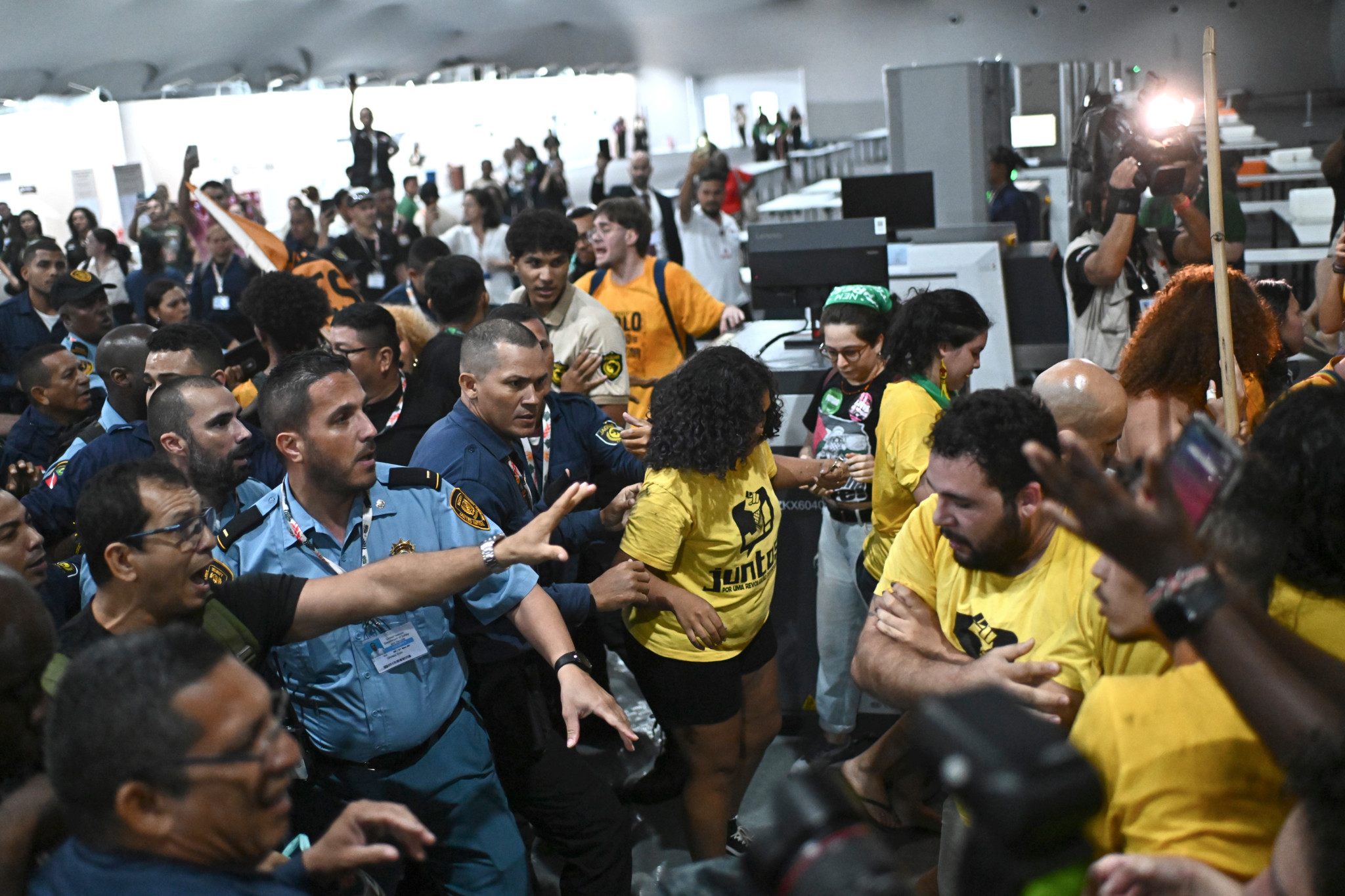 Climate summit in Brazil: Indigenous activists storm the conference site