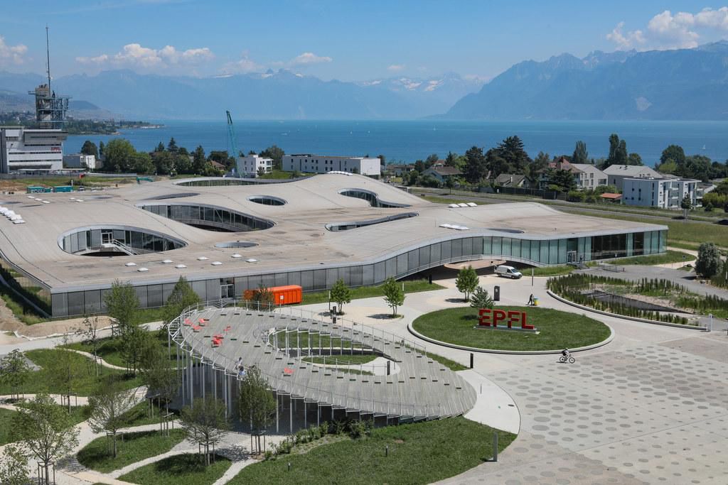 La plupart des quelque 80 chercheurs impliqués dans le projet sont issus de l’EPFL, à Lausanne. Mais le campus était vide et chacun travaillait depuis chez soi.