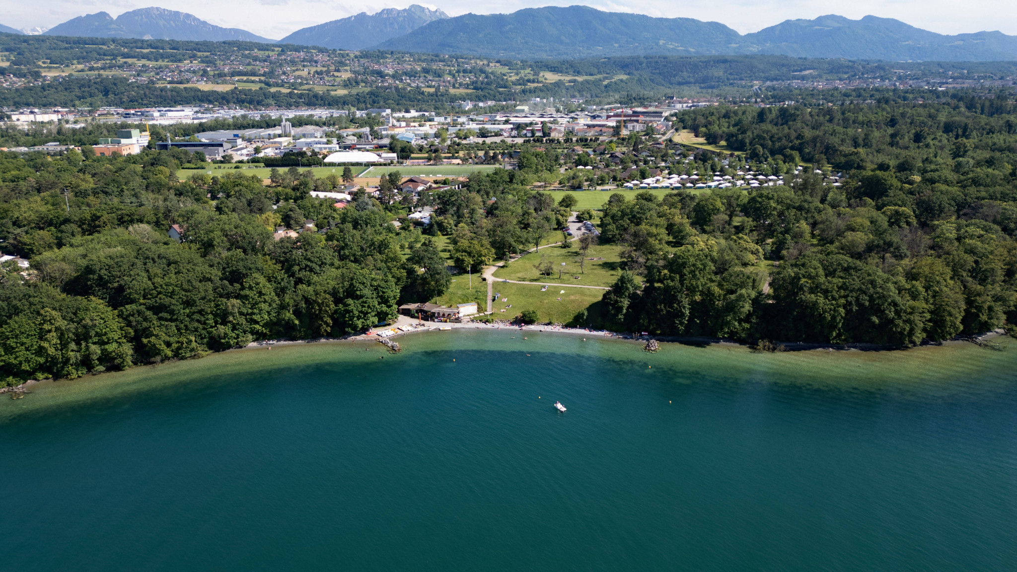 Noyade dans le Léman: Un homme chute entre deux bateaux et se noie