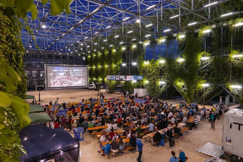 OpenAirKinos in Zürich Kino unter Starachitektur oder auf dem Sofa