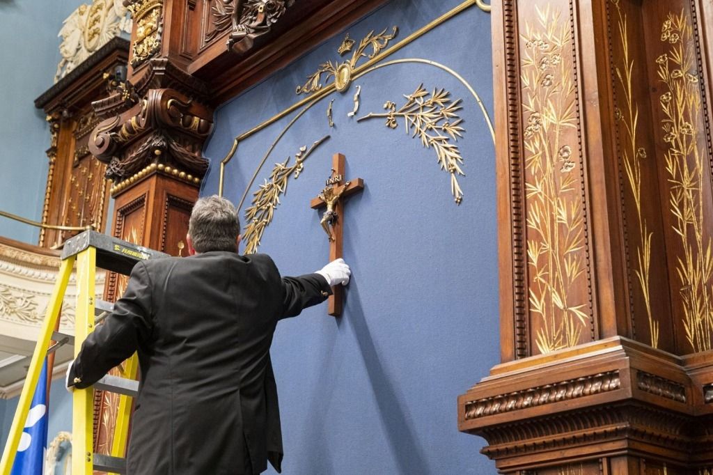 Le Québec décroche le crucifix de son Assemblée