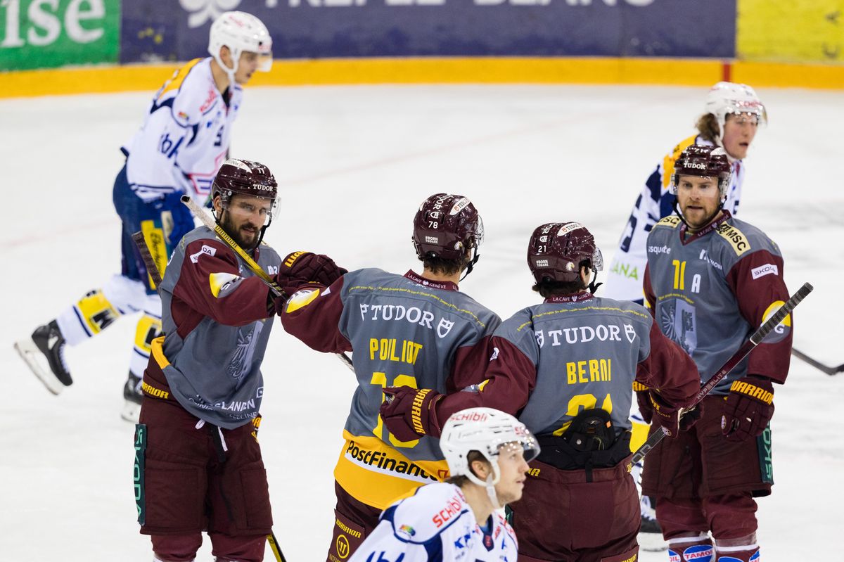 Joie GSHC apres le 3-0 de Marc-Antoine Pouliot (GSHC), Mika Henauer (Kloten), Vincent Praplan (GSHC), Marc-Antoine Pouliot (GSHC), Kevin Lindemann (Kloten), Tim Berni (GSHC), Tanner Richard (GSHC), pendant le match entre le Geneve-Servette Hockey Club et EHC Kloten comptant pour le championnat de National League, le vendredi 8 decembre 2023 a la Patinoire des Vernets, a Geneve (Bastien Gallay / GallayPhoto)